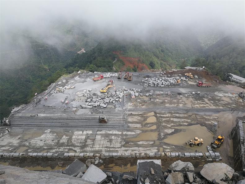 石材礦山開采.jpg
