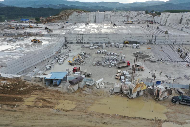 花崗巖石材開采