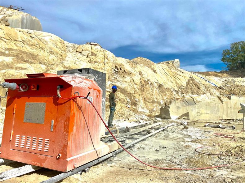 繩鋸切割機的原理