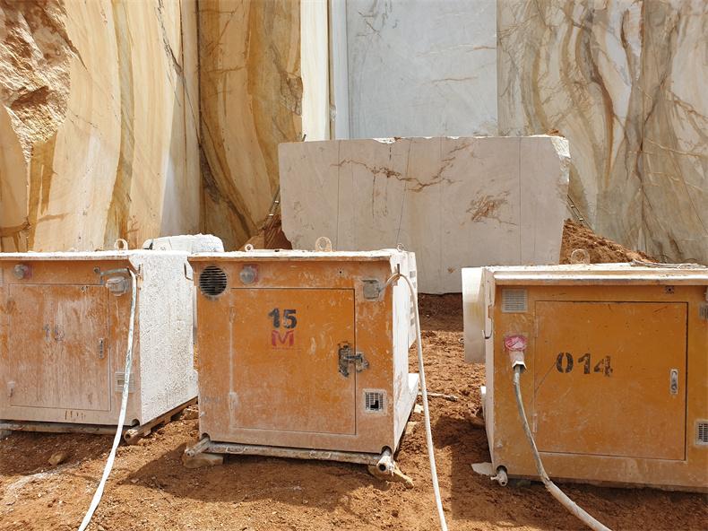 金剛石繩鋸切割機(jī)分離石料的方法