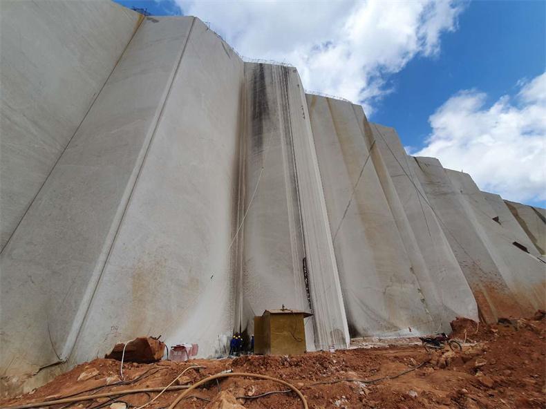 石材礦山開采-修邊機(jī)修整石材荒料