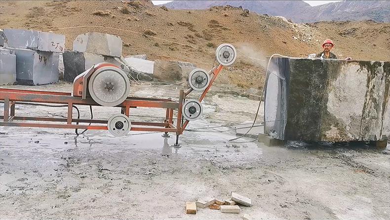 華大快速修邊機(jī)現(xiàn)場(chǎng)修整石材荒料視頻