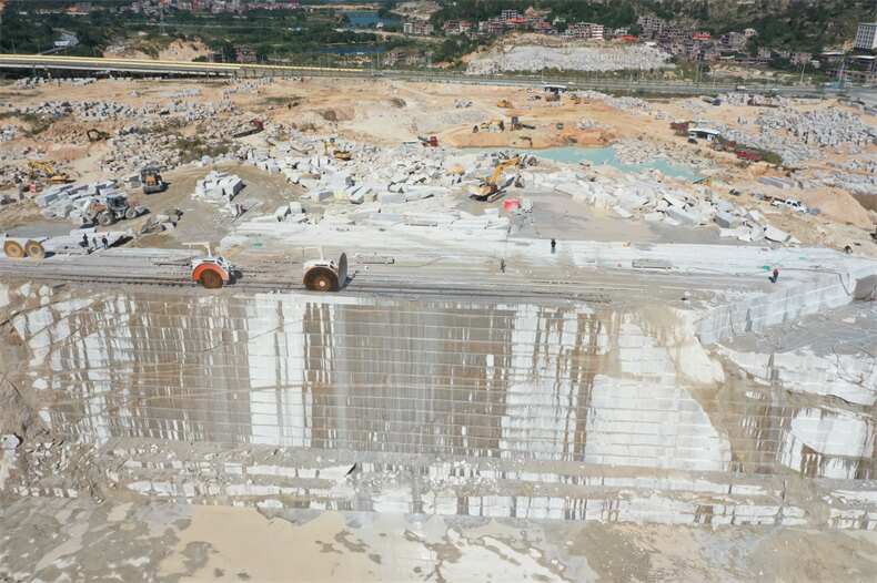 航拍福建花崗巖石材礦山開采視頻